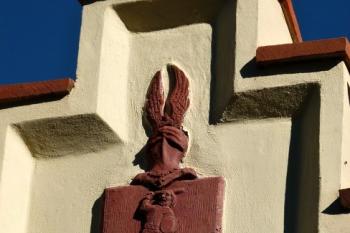 erb nad mladší branou do předhradí ( © Jan P. Štěpánek 10/2011)