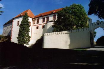 Hrad od jihovýchodu (© Jiří Cukr, 08/2000)