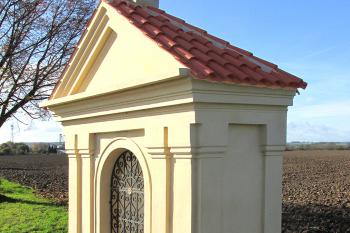 Výklenková kaple Panny Marie u Krchleb v okrese Kutná Hora. (© Pavel Vítek 10/2022)