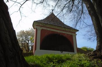 kaple se sochou Piety - XXIV. zastavení (© Jaroslav Špiroch  05/2023)