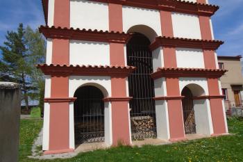 spodní část průčelí kaple Velký Pilát - XVII. zastavení (© Jaroslav Špiroch  05/2023)