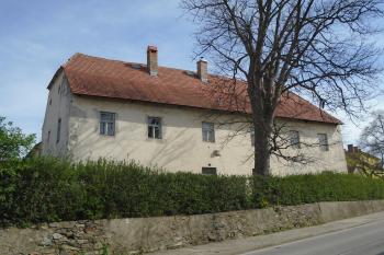 západní křídlo fary (© Jaroslav Špiroch  05/2023)