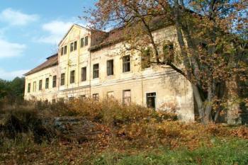 pohled na nový zámek od starého (2003 ©Václav Hodek)