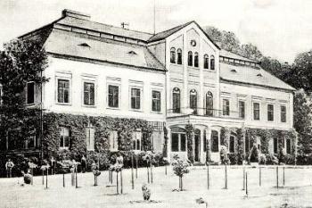 nový zámek po přestavbě v roce 1868 (dobová fotografie)