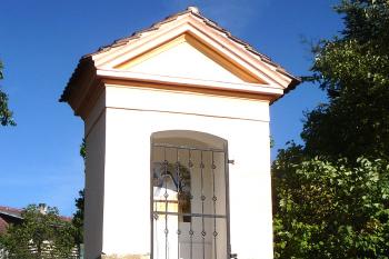 Kaplička sv. Zdislavy ve Cvikově v okrese Česká Lípa. (© Pavel Vítek 09/2022)