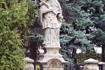 Socha sv. Jana Nepomuckého v Dobranově, místní části České Lípy. (© Pavel Vítek 09/2022)