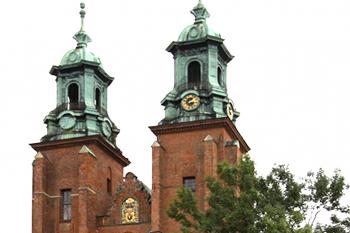 Bazilika Nanebevzetí Panny Marie a svatého Vojtěcha v polském Hnězdně. (© Pavel Vítek 08/2004)