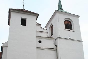 Západní průčelí ze školního dvora (© Ivan Grisa, 12/2008)