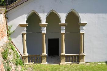 detail neogotické lodžie (© de ardoise 05/2005)