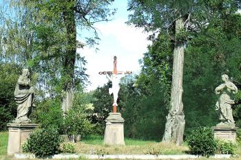 Sousoší Kalvárie ve Velkém Valtinově v okrese Česká Lípa. (© Pavel Vítek 09/2022)