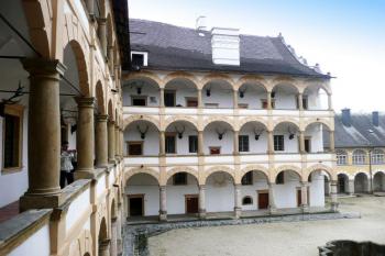 jižní křídlo renesančního zámku ( © Jan P. Štěpánek 10/2008)