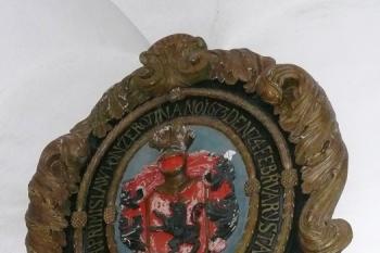 žerotínský erb nad schodištěm ( © Jan P. Štěpánek 10/2008)