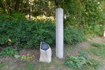 část ostění portálu zaniklého kostela (© Milan Caha  09/2020)