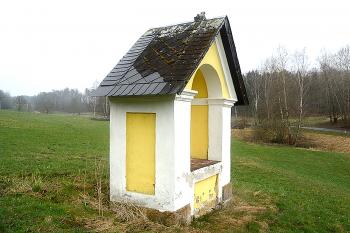 Výklenková kaplička Panny Marie Sněžné v Dubnici u Jablonného v Podještědí (© Pavel Vítek 10/2018)
