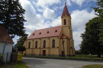 pohled na kostel od severovýchodu (© Jaroslav Špiroch  07/2023)