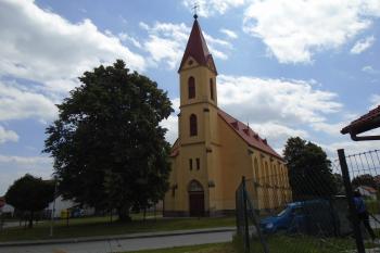 pohled na kostel od severozápadu (© Jaroslav Špiroch  07/2023)