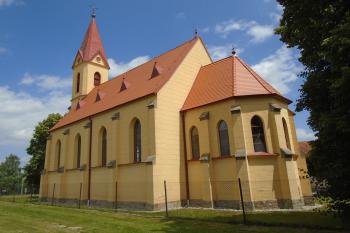 pohled na kostel od jihozápadu (© Jaroslav Špiroch  07/2023)