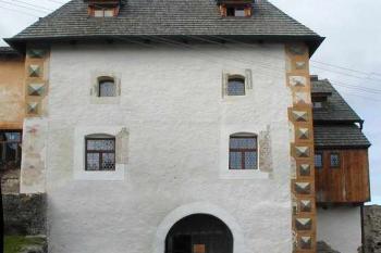 Drslavice (okres Prachatice) - goticko-renesanční tvrz přestavěná na sýpku a restauraci (2003 ©Zany)