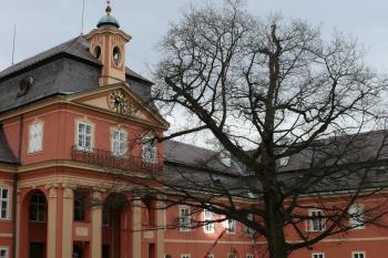průčelí zámku (© Alena Volná, 2/2007)