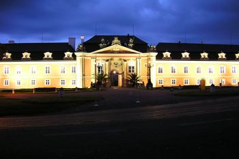 Noční pohled na zámek ( © Roman Řezáč 07/2004)