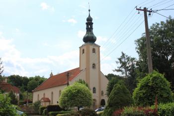 kostel a fara (© Luděk Vláčil  07/2023)