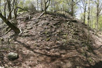 Jihovýchodní nároží hradu ( © Filip Matoušek 05/2008)