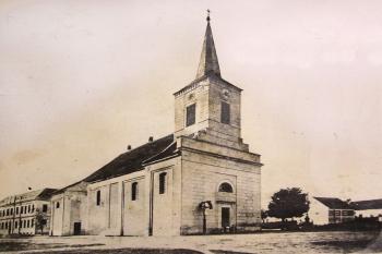 kostel v 1. polovině 20. stol. (© zdroj: https://photos.google.com)