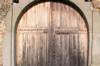 Vstupní část s vpadlinou mostu ( © Roman Řezáč 08/2004)