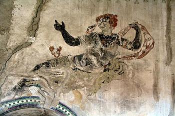 figurální motiv na západní stěně jihovýchodní místnosti 1. patra ( © Pavel Zany Komárek 25/9/2004)