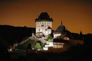 Hrad v noci ( © Roman Krejčí 5.9.2003)