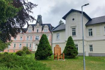 villa Theresa a vpravo Johanka (© Ivo Rozehnal  08/2026)