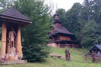 galerie dřevěných soch s betlémem