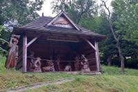 galerie dřevěných soch s betlémem