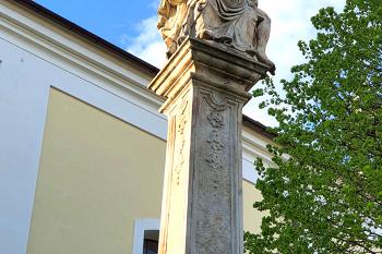 Socha Piety ve Velkých Opatovicích v okrese Blansko. (© Pavel Vítek 09/2022)