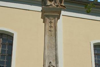 Socha Piety ve Velkých Opatovicích v okrese Blansko. (© Pavel Vítek 09/2022)