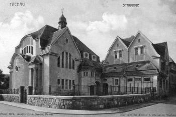 synagoga na pohlednici z roku 1912 (Atelier Fleissner, 1912 via holocaust.cz)
