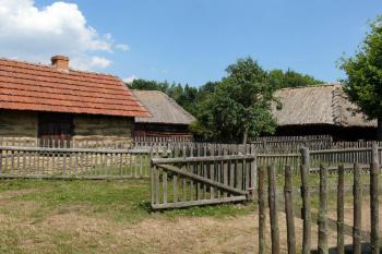 Roubené stodoly a sušírna ovoce z luhačovického Zálesí (© Jiří Cukr, 08/2015)