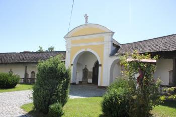 kaple a vchod na nový hřbitov (© Luděk Vláčil  08/2023)