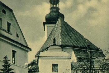 kostel někdy v letech 1925-1930 (© zdroj: https://polska-org.pl/3278790,foto.html?idEntity=512953)