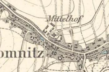 Prostřední dvůr (Mitterhof) na mapě z 19. stol. (zdroj: https://zamkilubuskie.pl/stara-lomnica-alt-lomnitz/#&gid=1&pid=1)