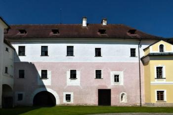 starší renesanční trakt zámku (© Jan P. Štěpánek 06/2012)