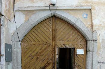 Gotický vstupní portál (© Jiří Cukr, 08/2009)