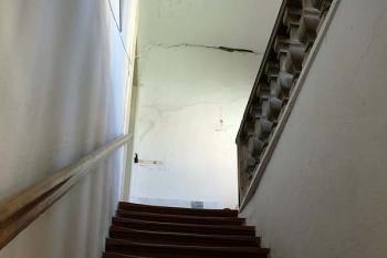 Schodiště do prvního patra (© Jiří Cukr, 08/2009)