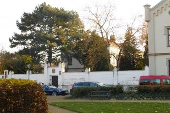 vstup do zahrady domu (© Milan Caha  11/2024)