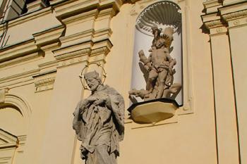 Sochařská výzdoba ( © Roman Řezáč 07/2004)