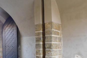 drážka padací mříže (© Milan Caha  11/2024)