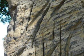 rýhy způsobené zbraněmi stráží (© Milan Caha  08/2023)