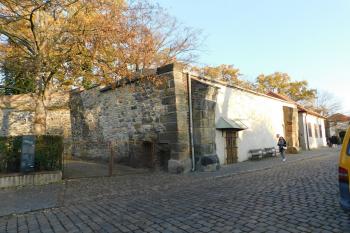 napojení středověké hradby na bránu (© Milan Caha  11/2024)