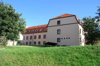 Pohled od severu ( © Roman Řezáč 07/2004)