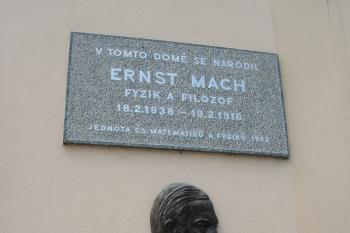 zámek je rodištěm známého fyzika E. Macha (© D Dohňanský, 06/2016)